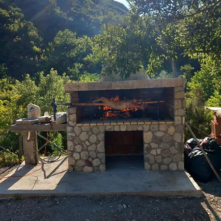 Krahinaeshllakut Camping *